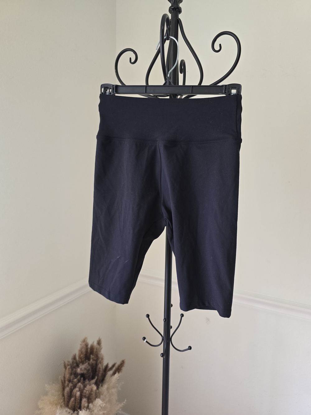 High-Waist Black Bike Shorts with Supportive Waistband XS